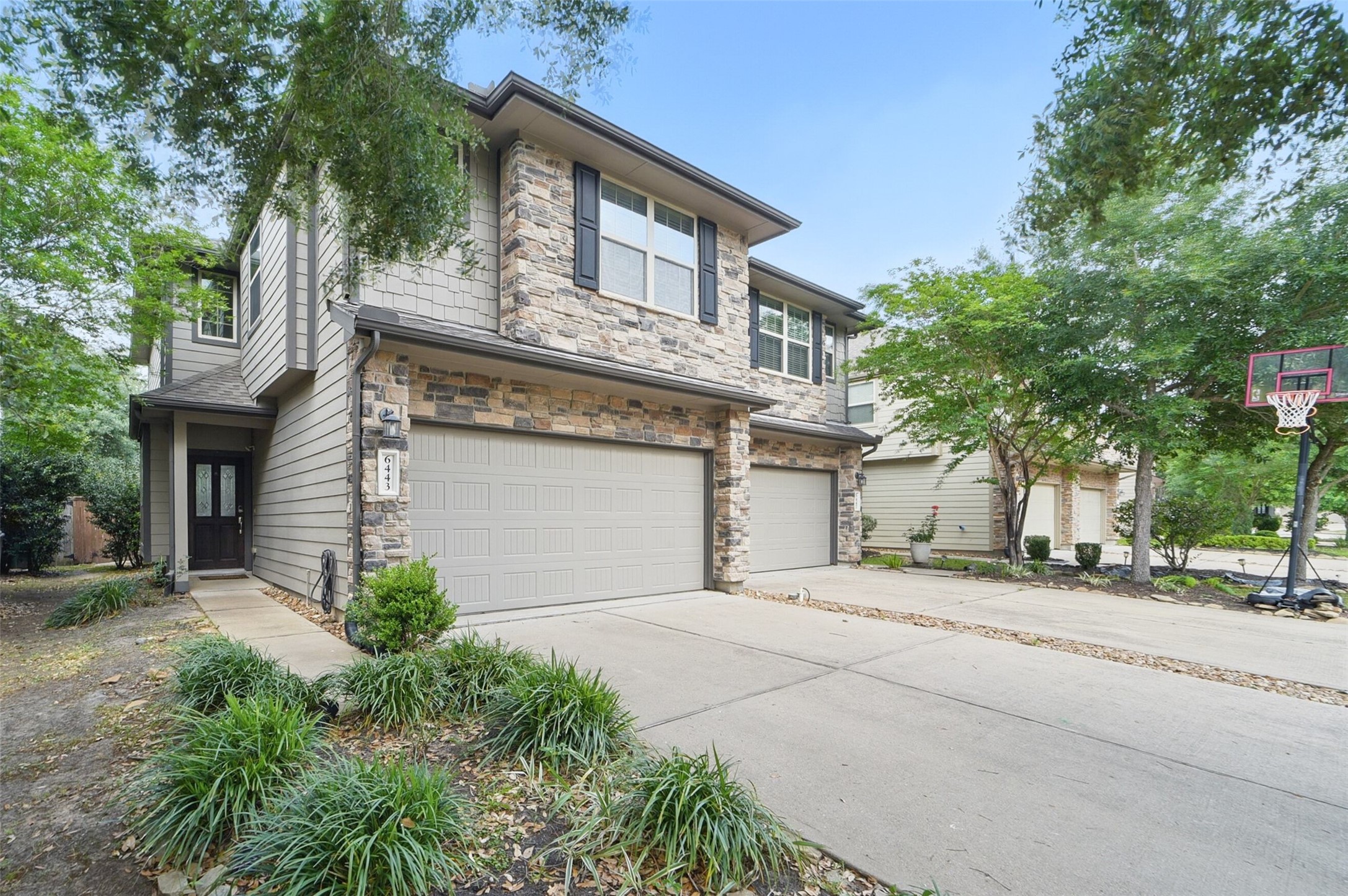 6443 Calgary Woods Lane Property Photo 3