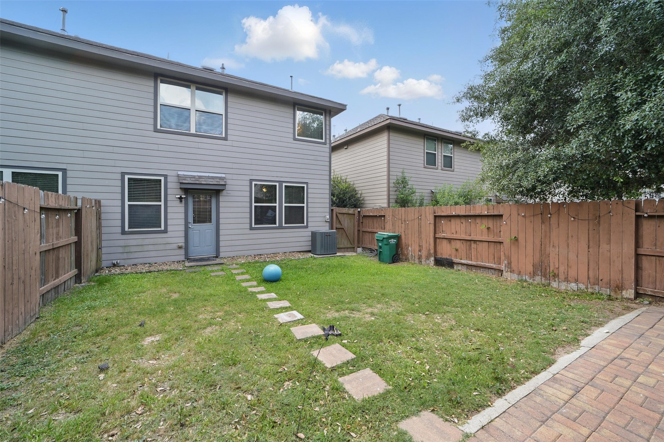 6443 Calgary Woods Lane Property Photo 7