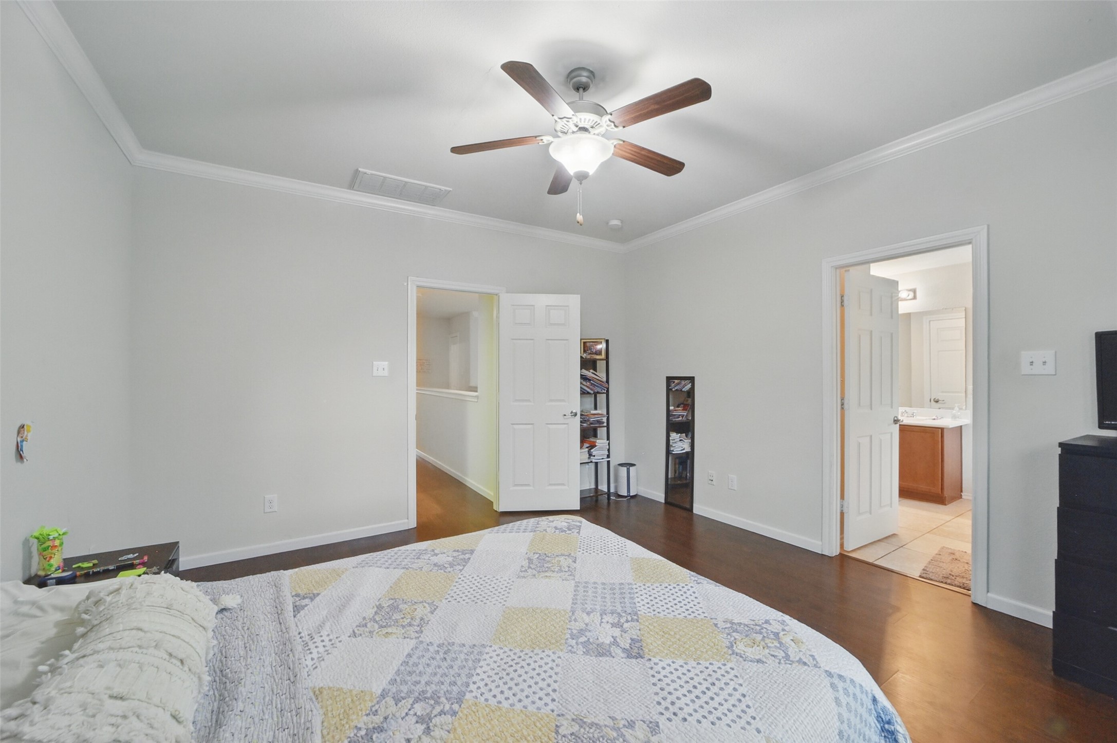 6443 Calgary Woods Lane Property Photo 23