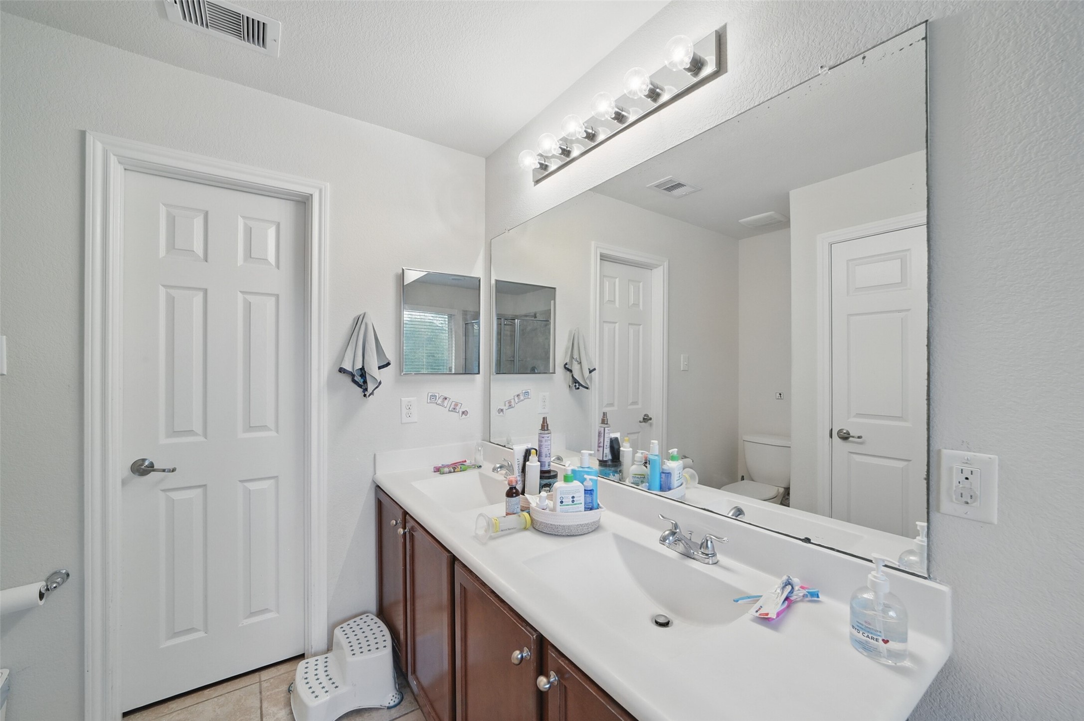 6443 Calgary Woods Lane Property Photo 25