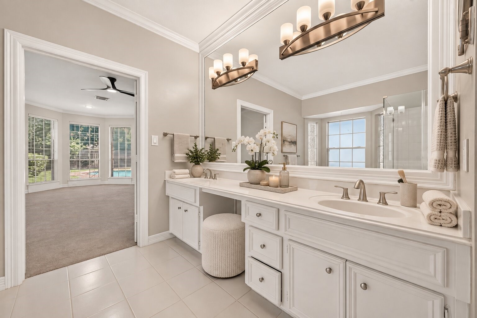 2019 Westshore Drive Property Photo 6