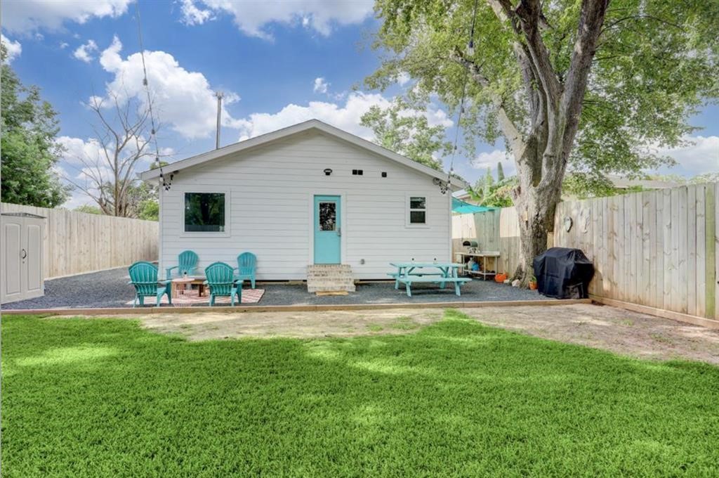 1511 Mcneil Street Property Photo 1
