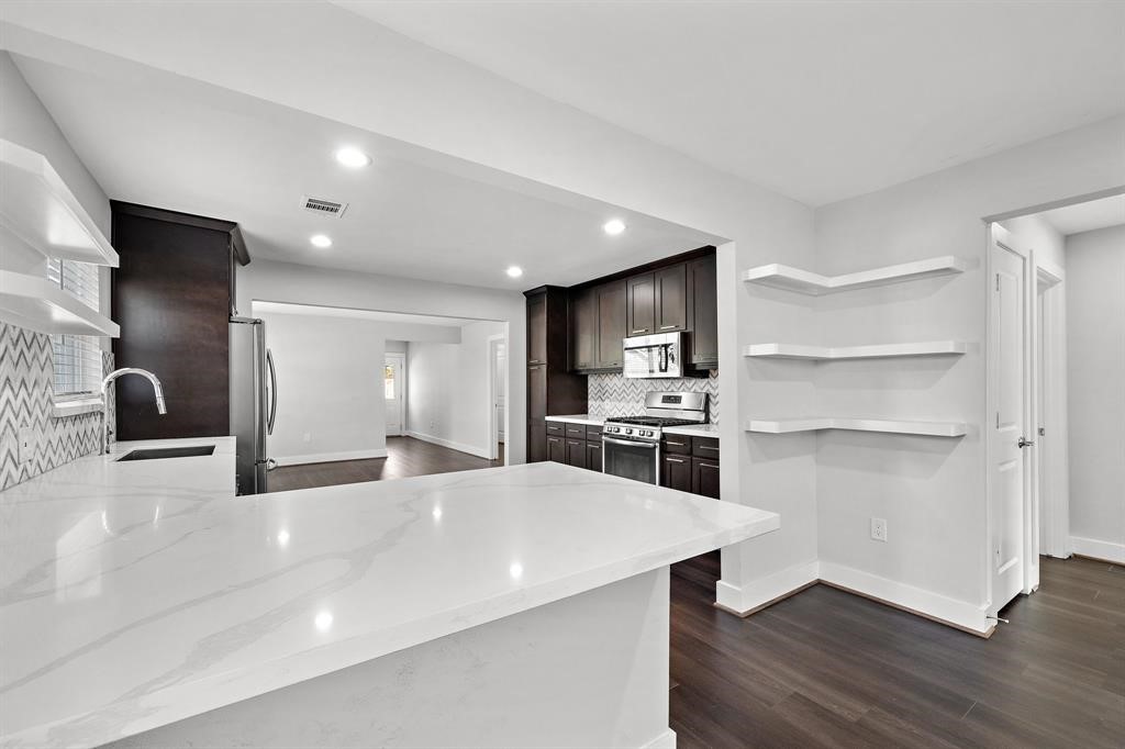 1511 Mcneil Street Property Photo 11
