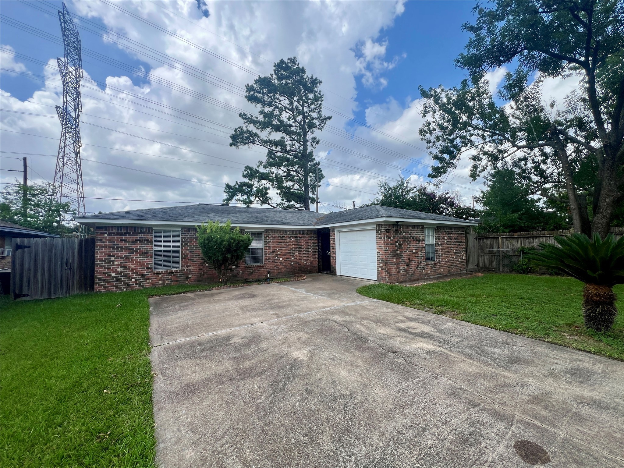 10670 Norton Drive Property Photo 1