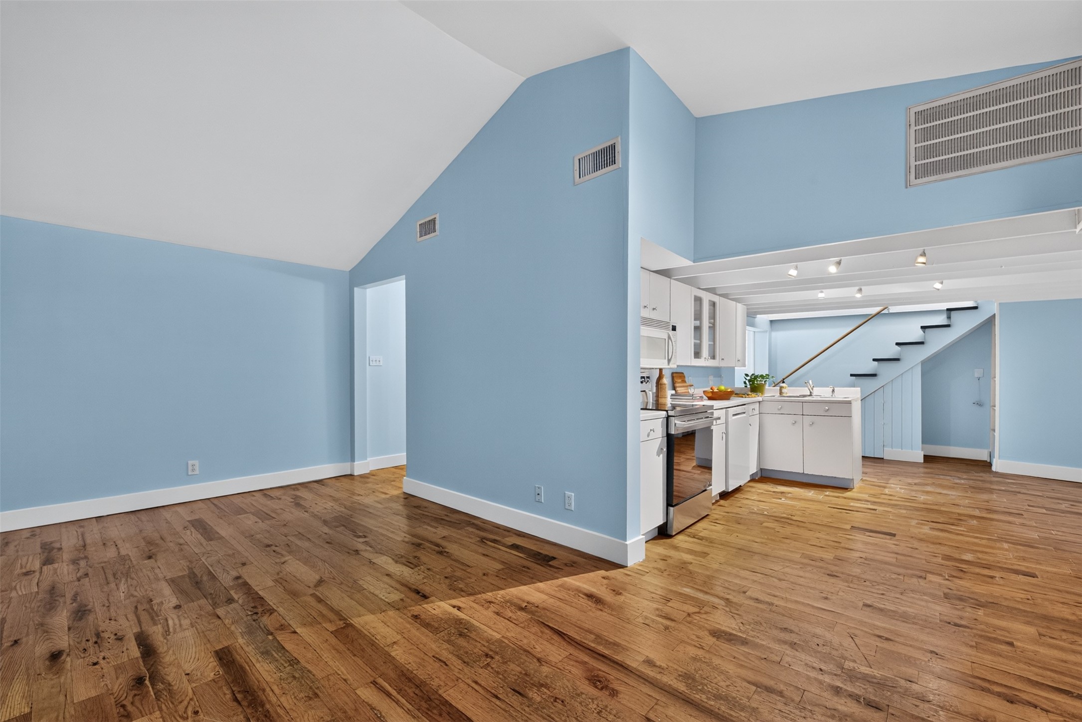 2106 Van Buren Street Property Photo 5