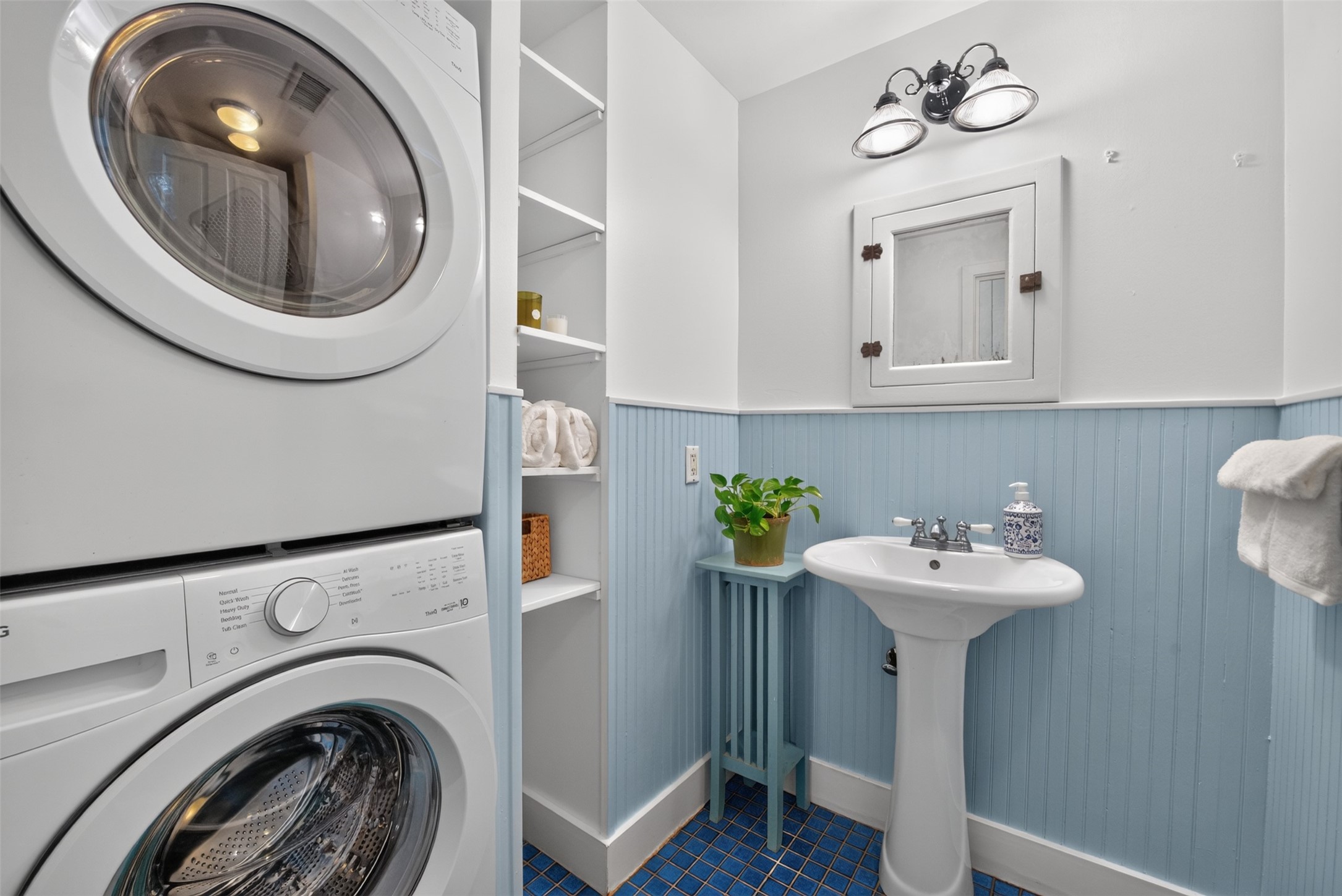2106 Van Buren Street Property Photo 15