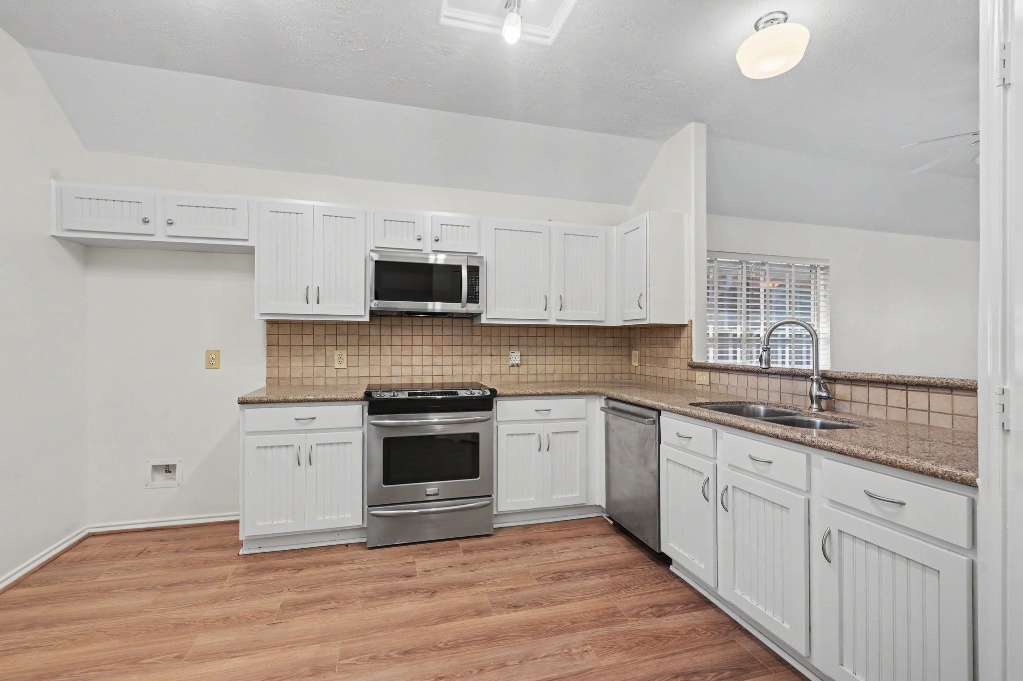 15403 Court Green Trail Property Photo 6
