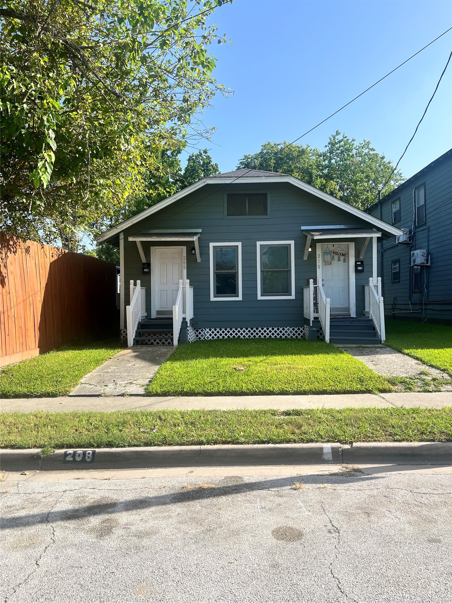 208 E Sterling Street Property Photo 1