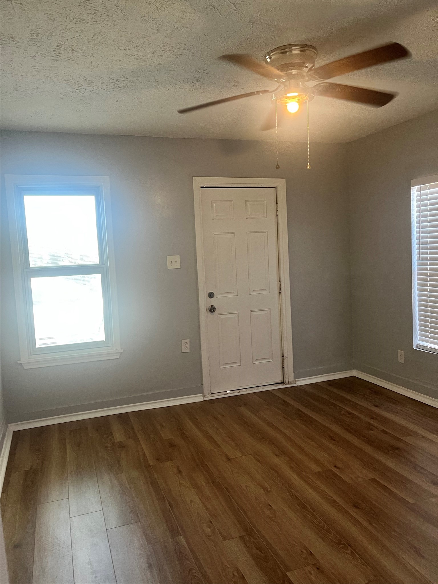 208 E Sterling Street Property Photo 3