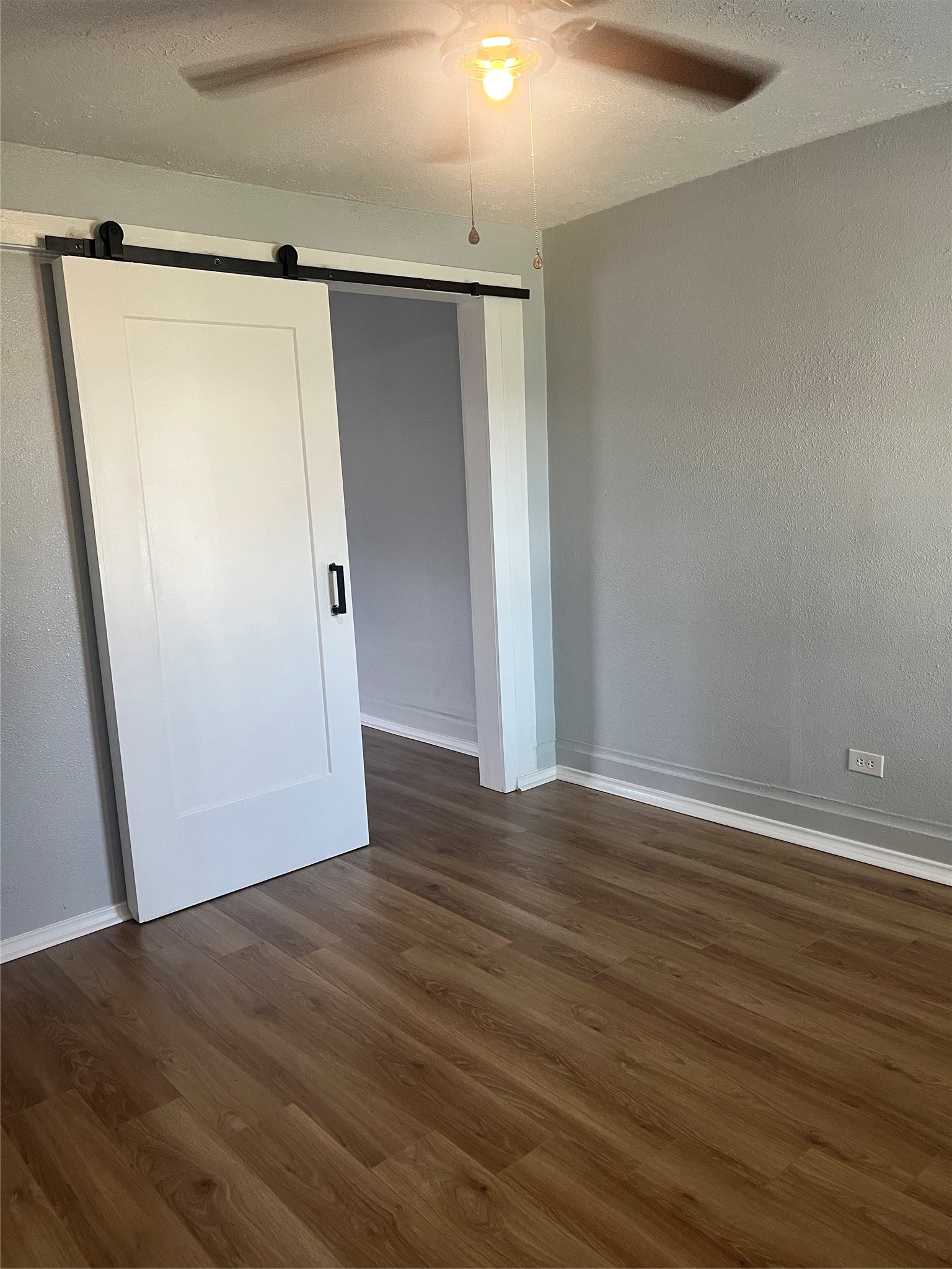 208 E Sterling Street Property Photo 4
