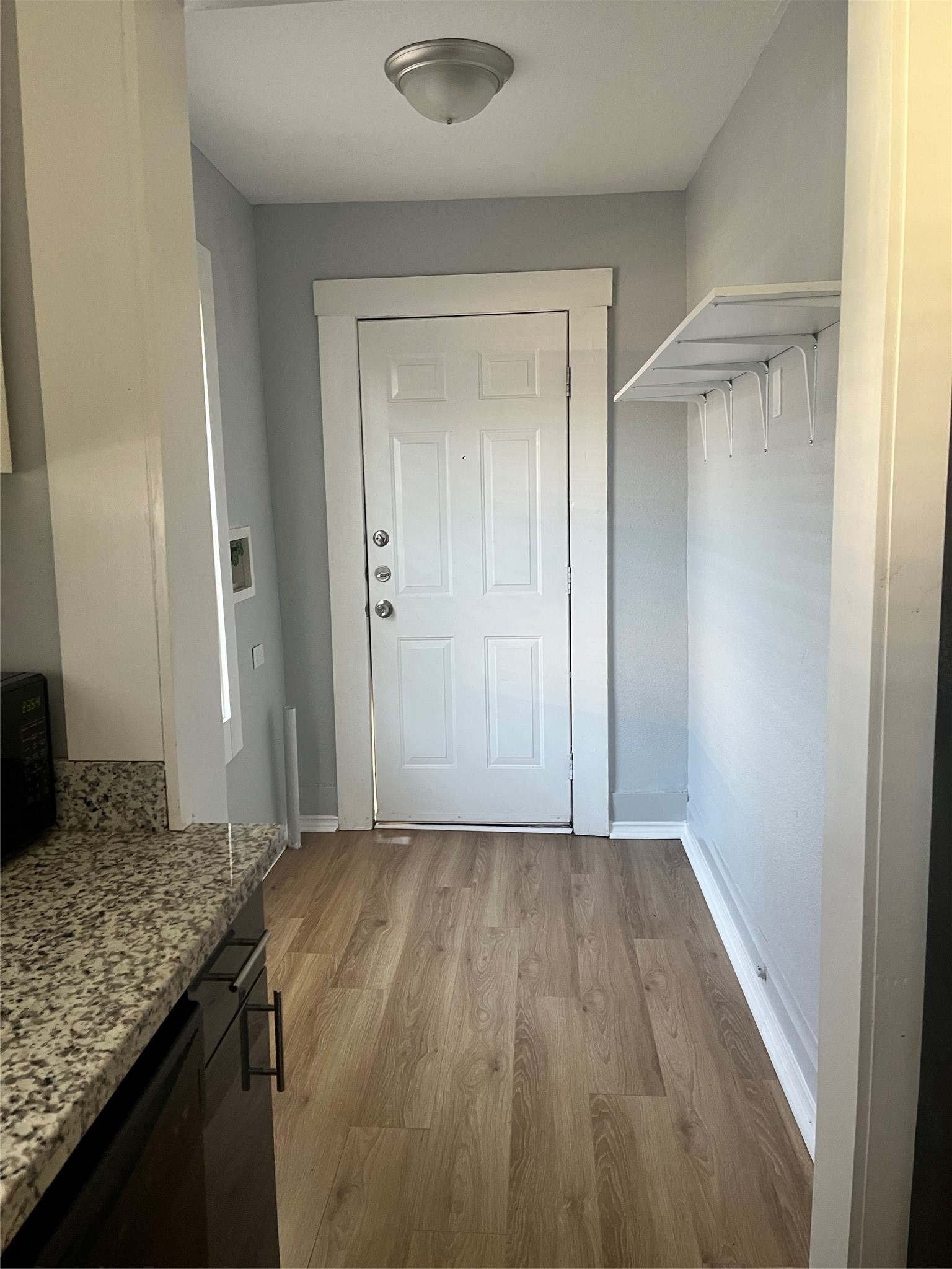 208 E Sterling Street Property Photo 9