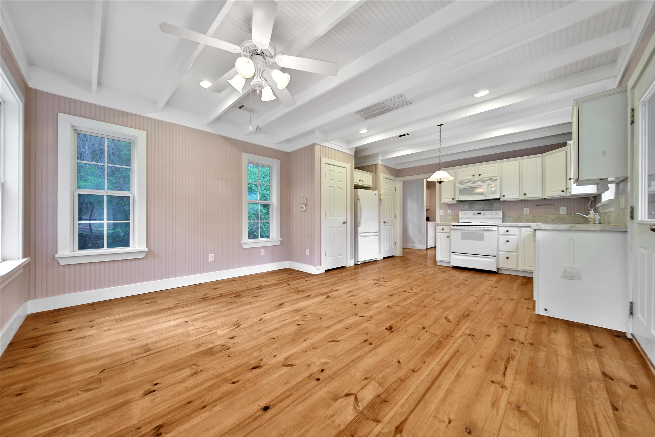 4070 Hwy 105 E Property Photo 4
