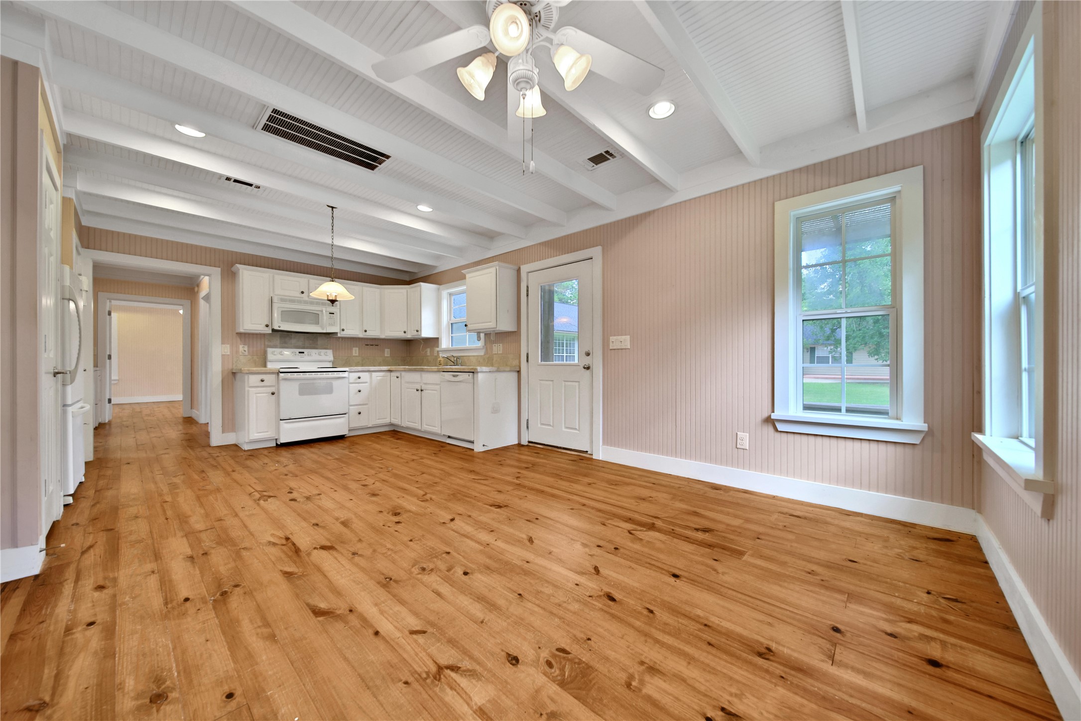 4070 Hwy 105 E Property Photo 5