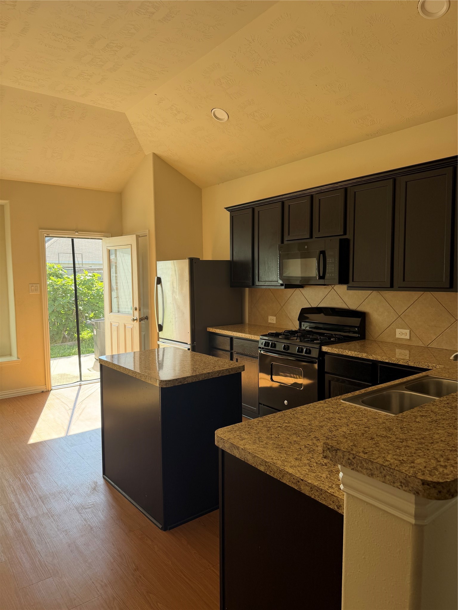 7534 Abbey Point Lane Property Photo 3