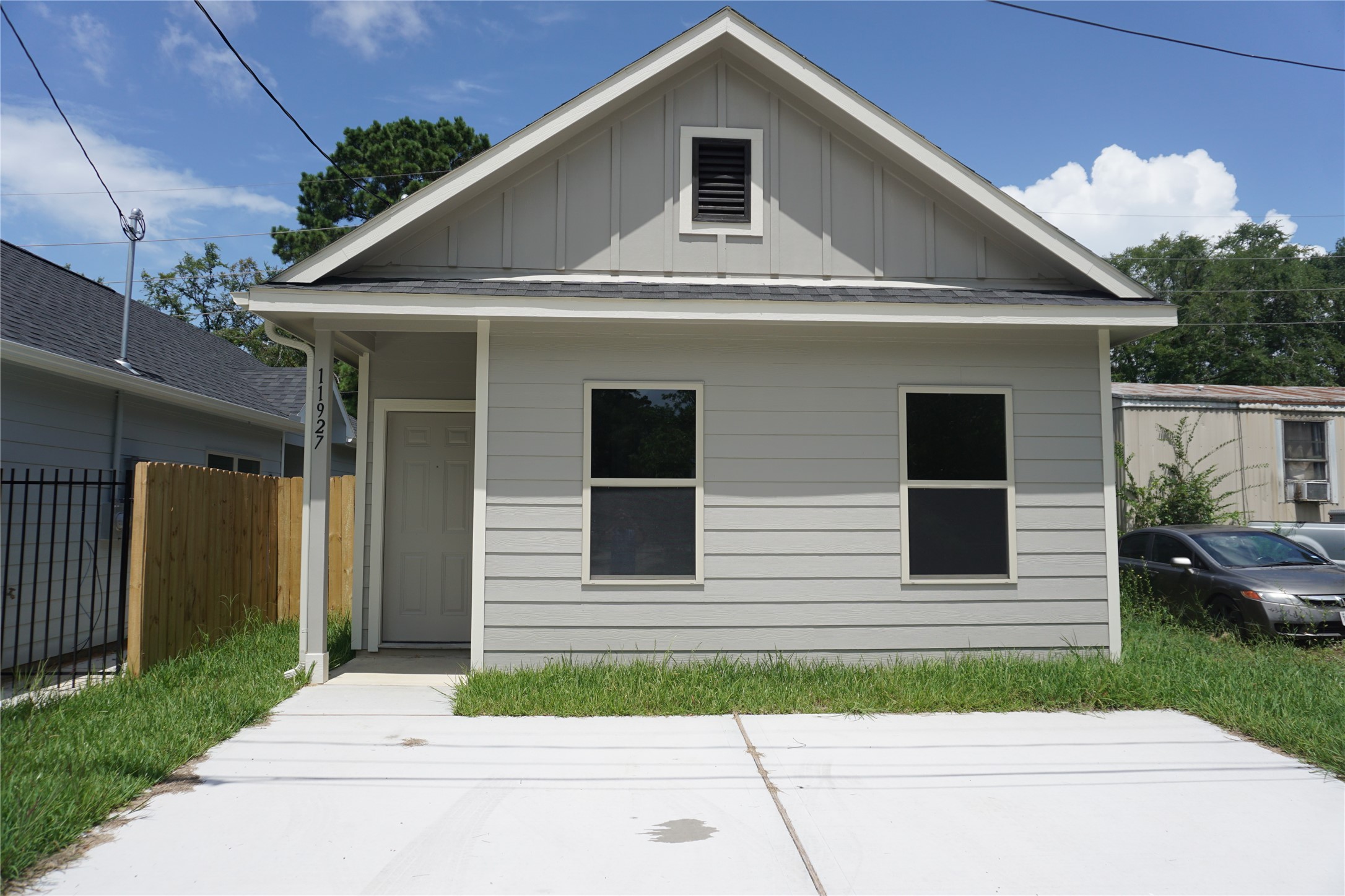 11927 Nelwood Property Photo 1