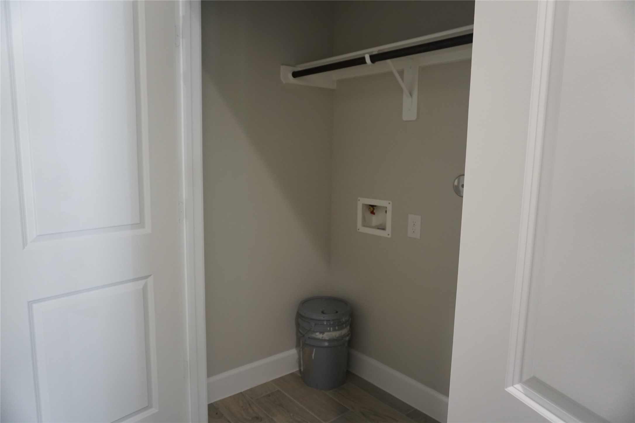 11927 Nelwood Property Photo 8