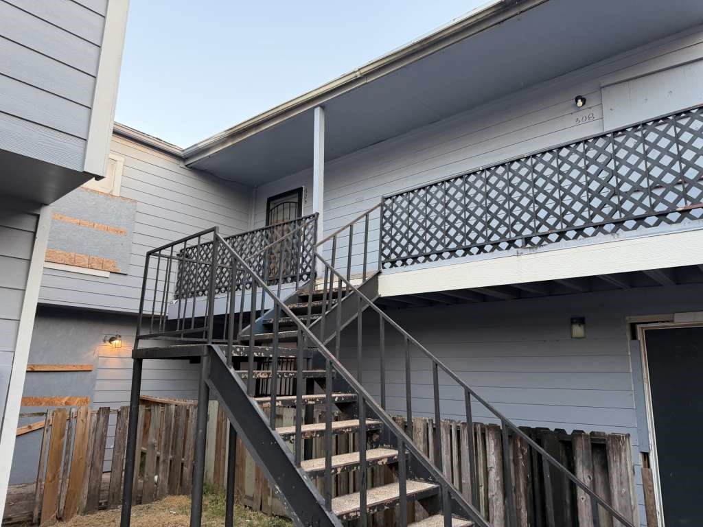 5625 Antoine Drive 306 Property Photo 1