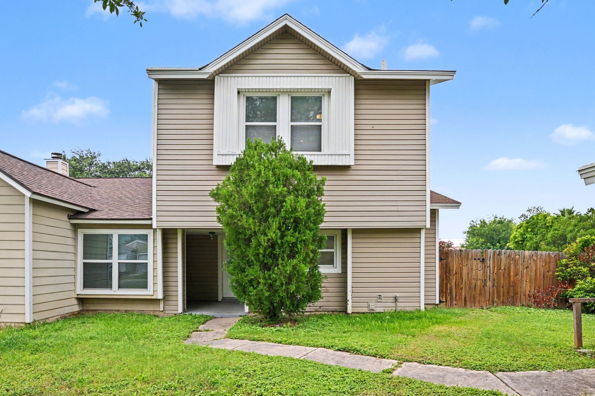 8404 Forest Ridge Drive Property Photo 3