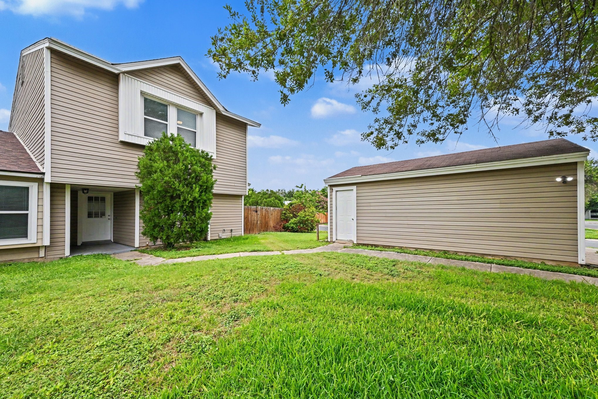 8404 Forest Ridge Drive Property Photo 4