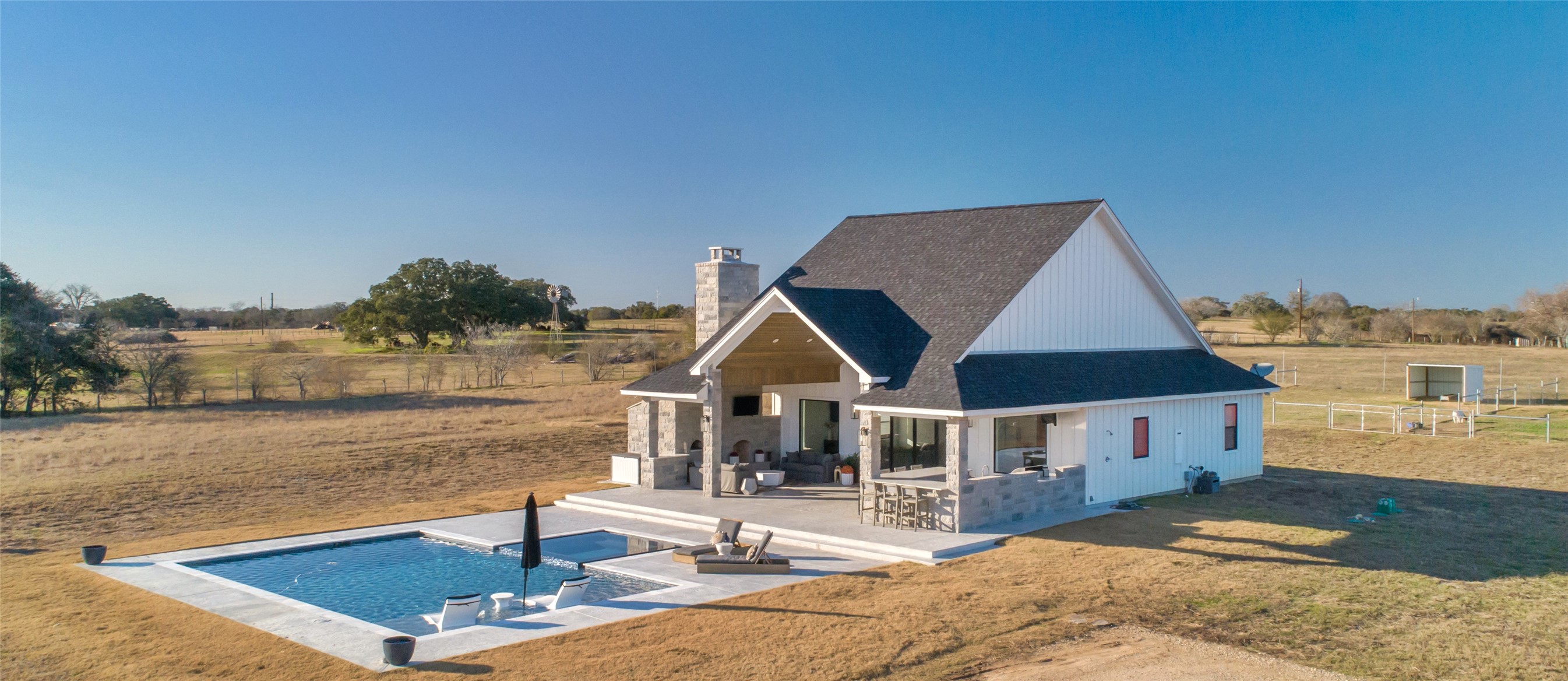 2122 County Road 324 Property Photo 5