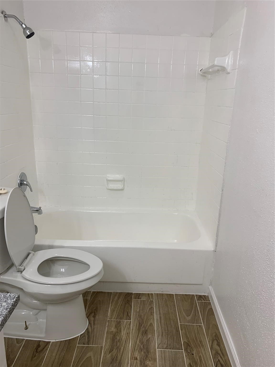 5625 Antoine Drive 1013 Property Photo 6