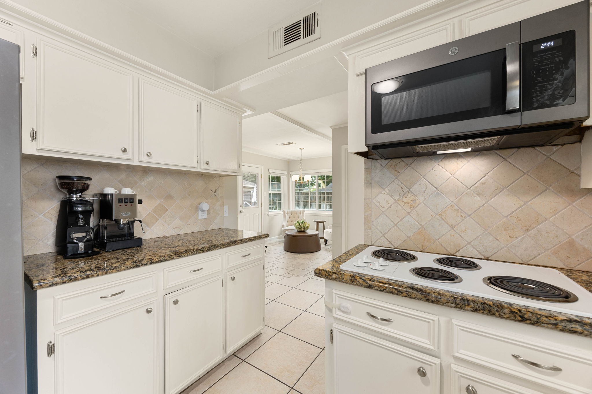 12514 Hazelwood Lane Property Photo 9