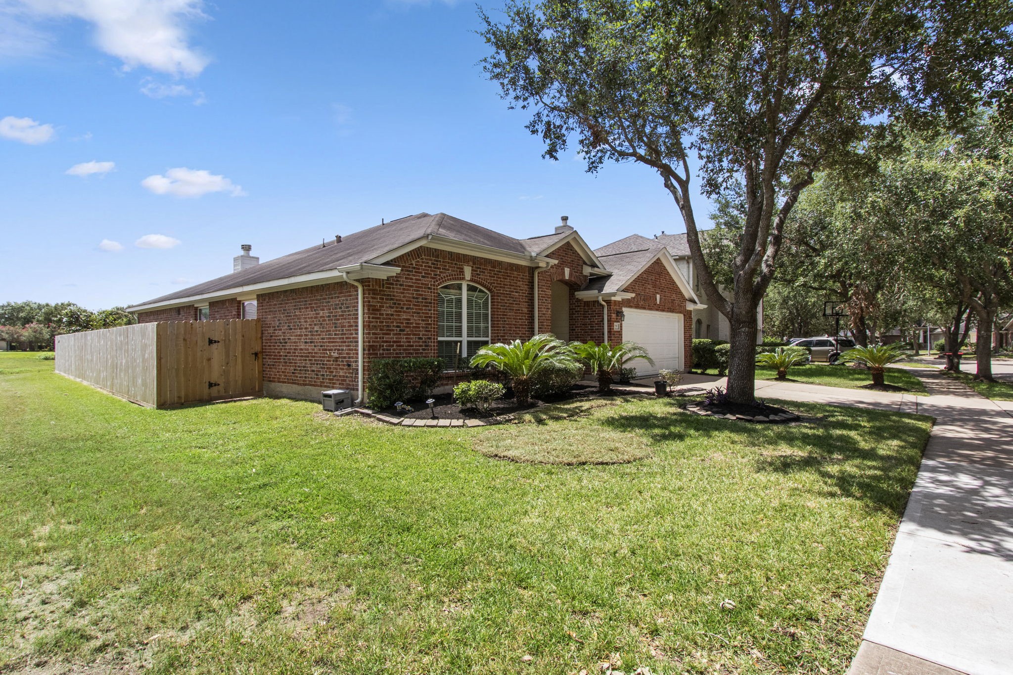 7710 Trail Hollow Property Photo 3