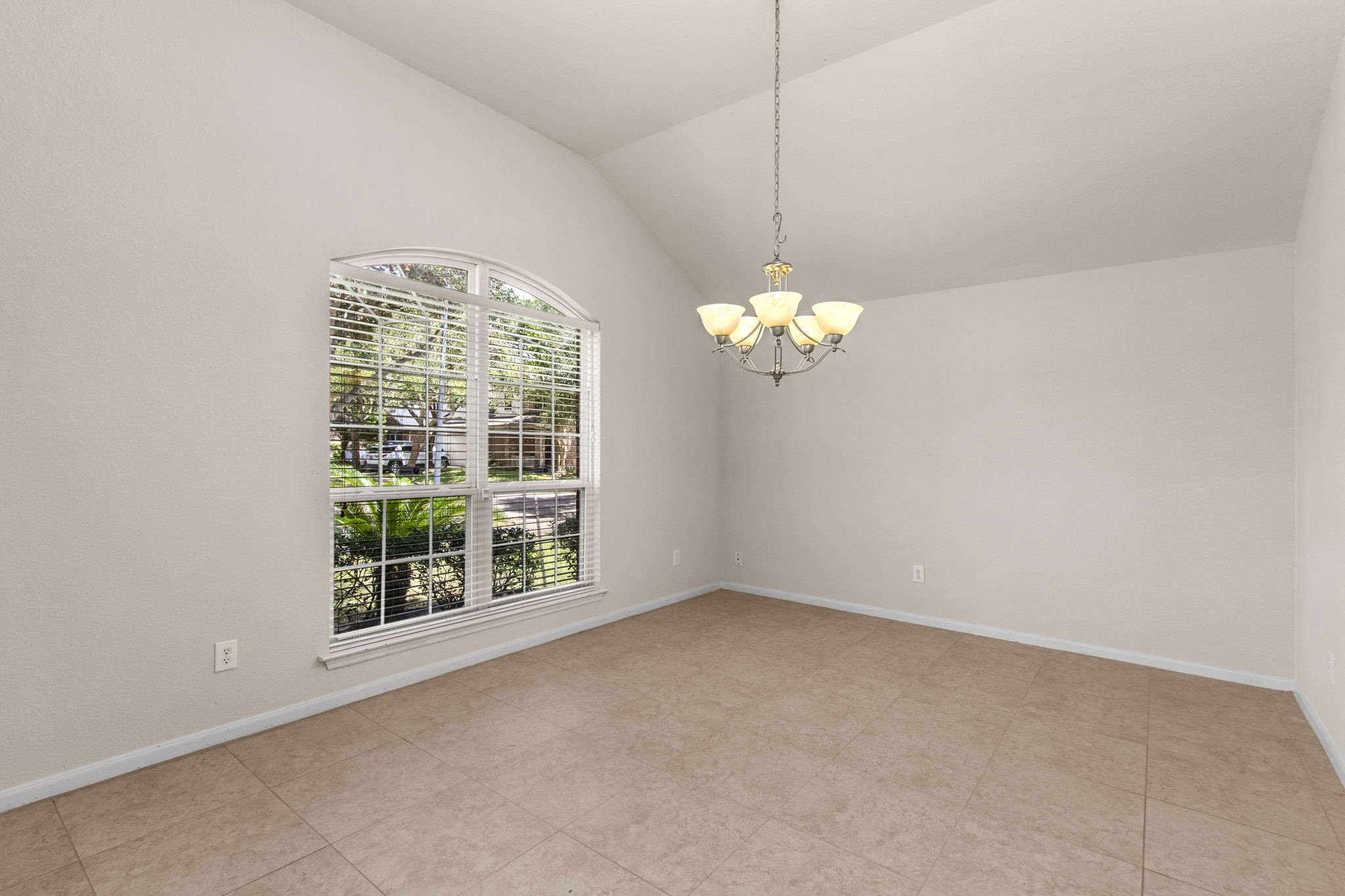 7710 Trail Hollow Property Photo 7