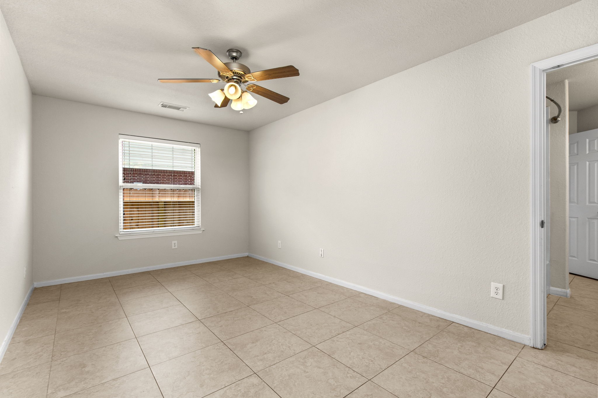7710 Trail Hollow Property Photo 8