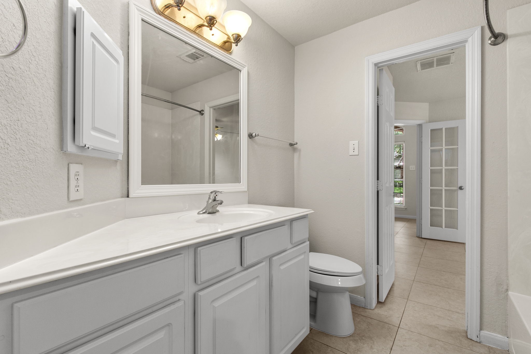7710 Trail Hollow Property Photo 9