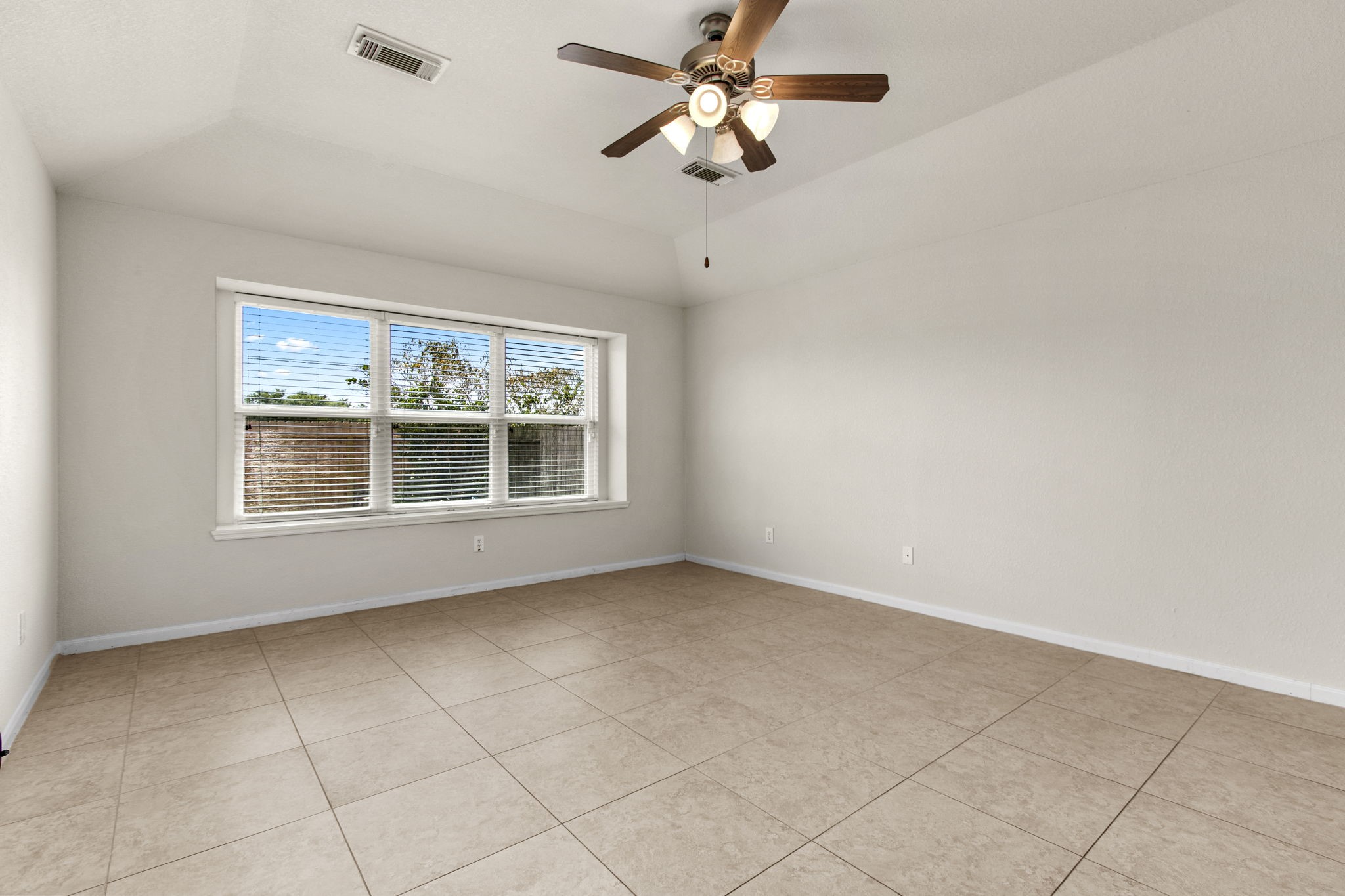 7710 Trail Hollow Property Photo 14