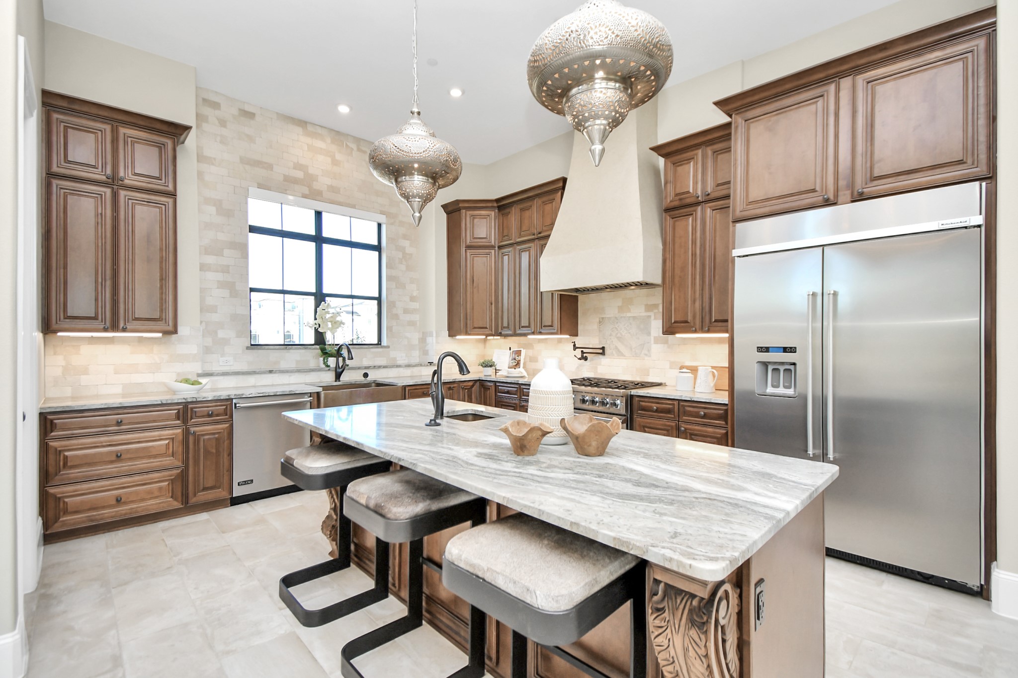 631 N Live Oak Street Property Photo 5