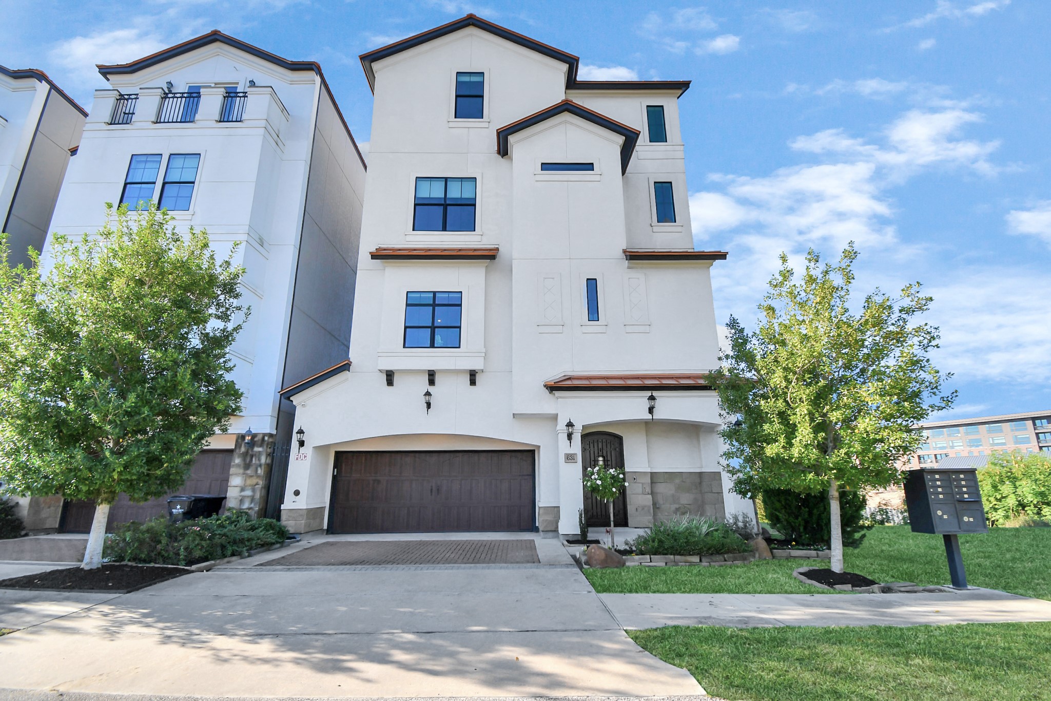 631 N Live Oak Street Property Photo 10