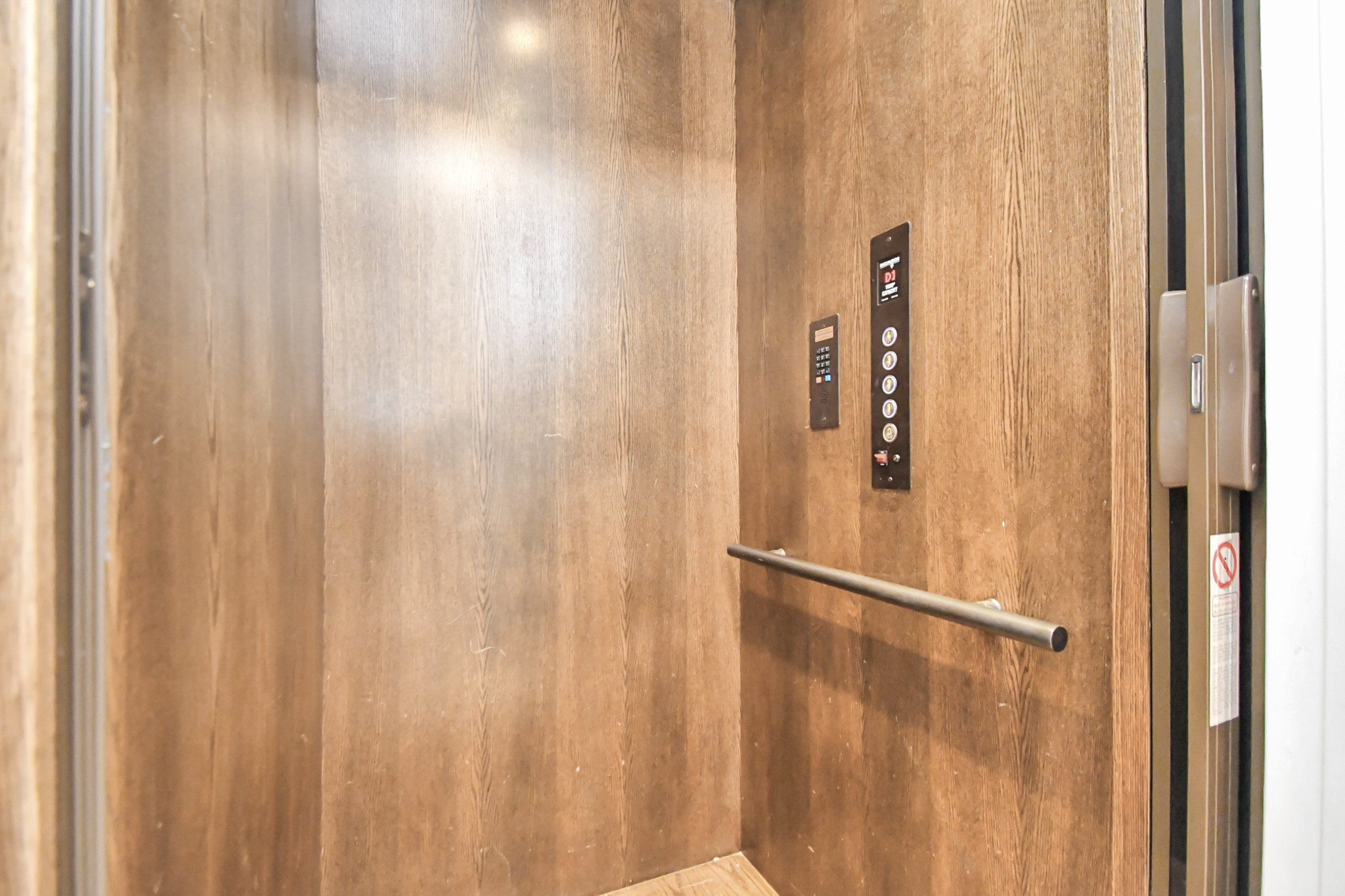 631 N Live Oak Street Property Photo 11