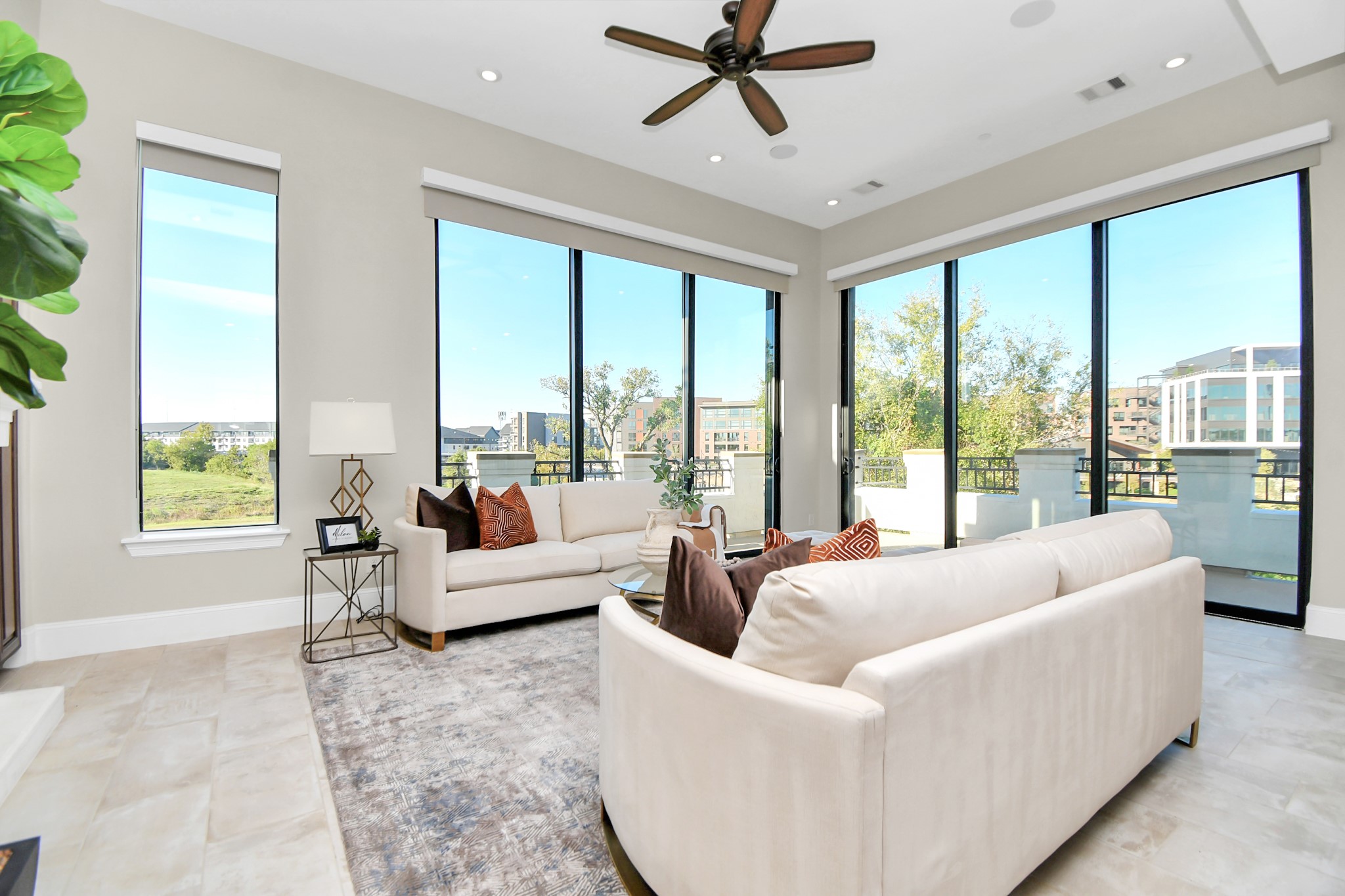 631 N Live Oak Street Property Photo 17