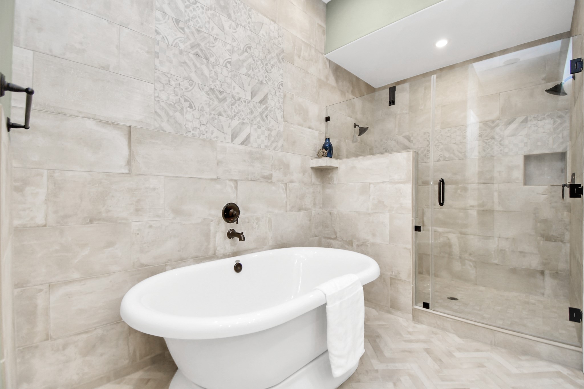 631 N Live Oak Street Property Photo 28