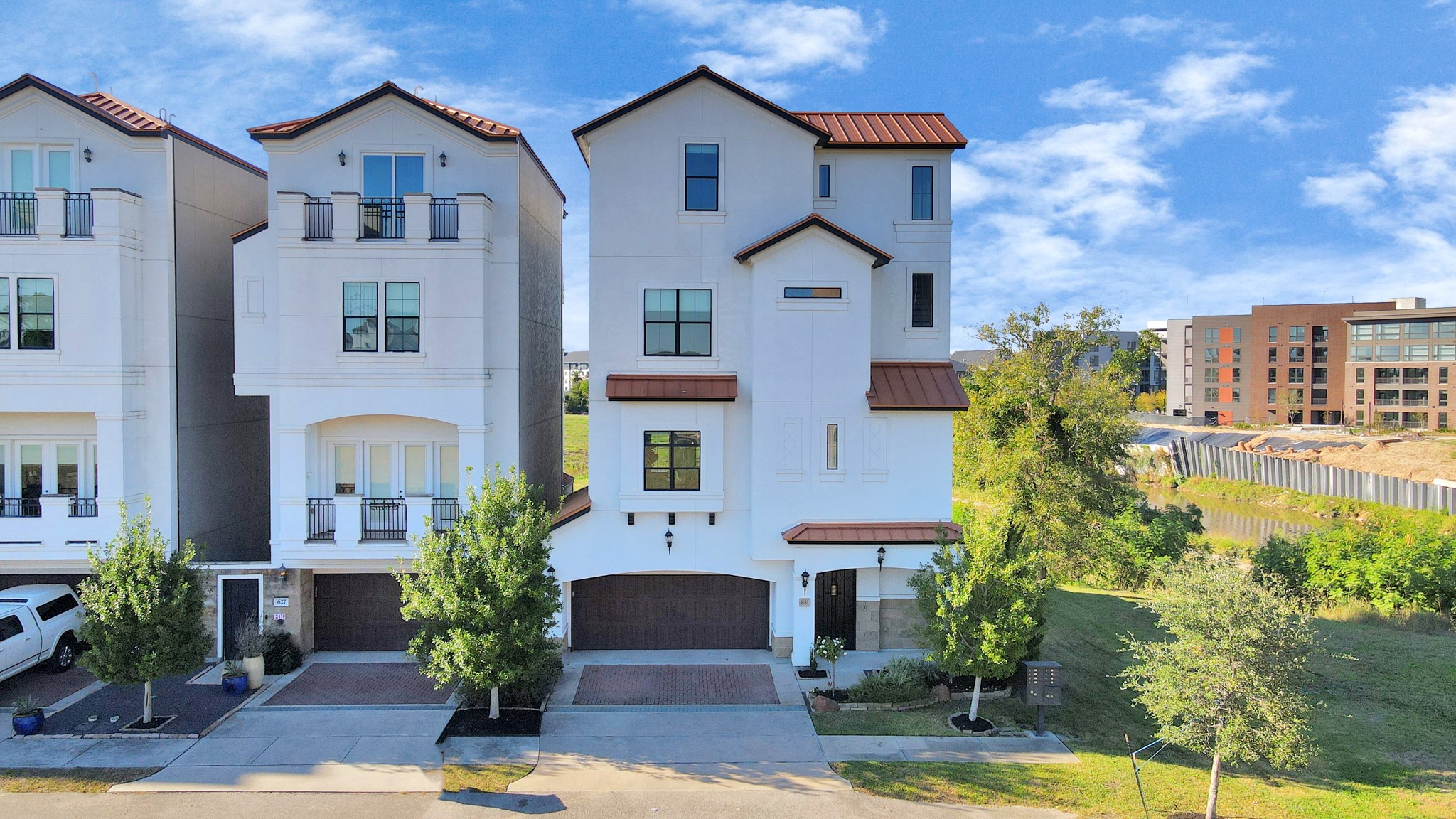 631 N Live Oak Street Property Photo 45