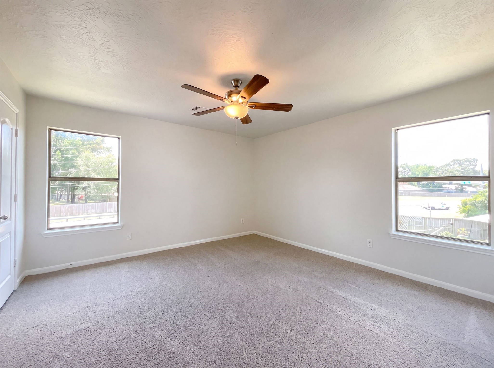 2806 Legends Knoll Drive Property Photo 4