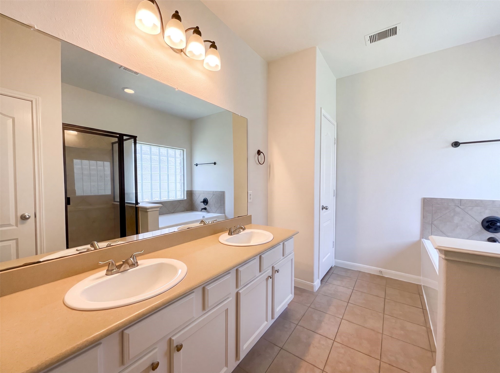 2806 Legends Knoll Drive Property Photo 17