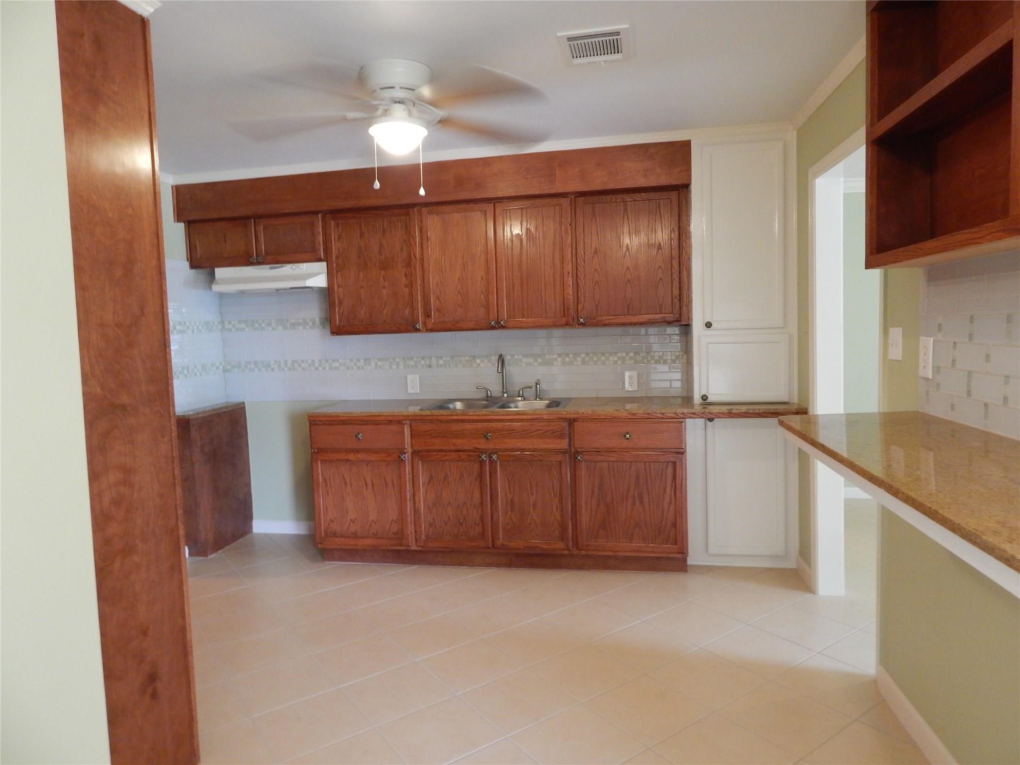 1305 Jennifer Lane Property Photo 4
