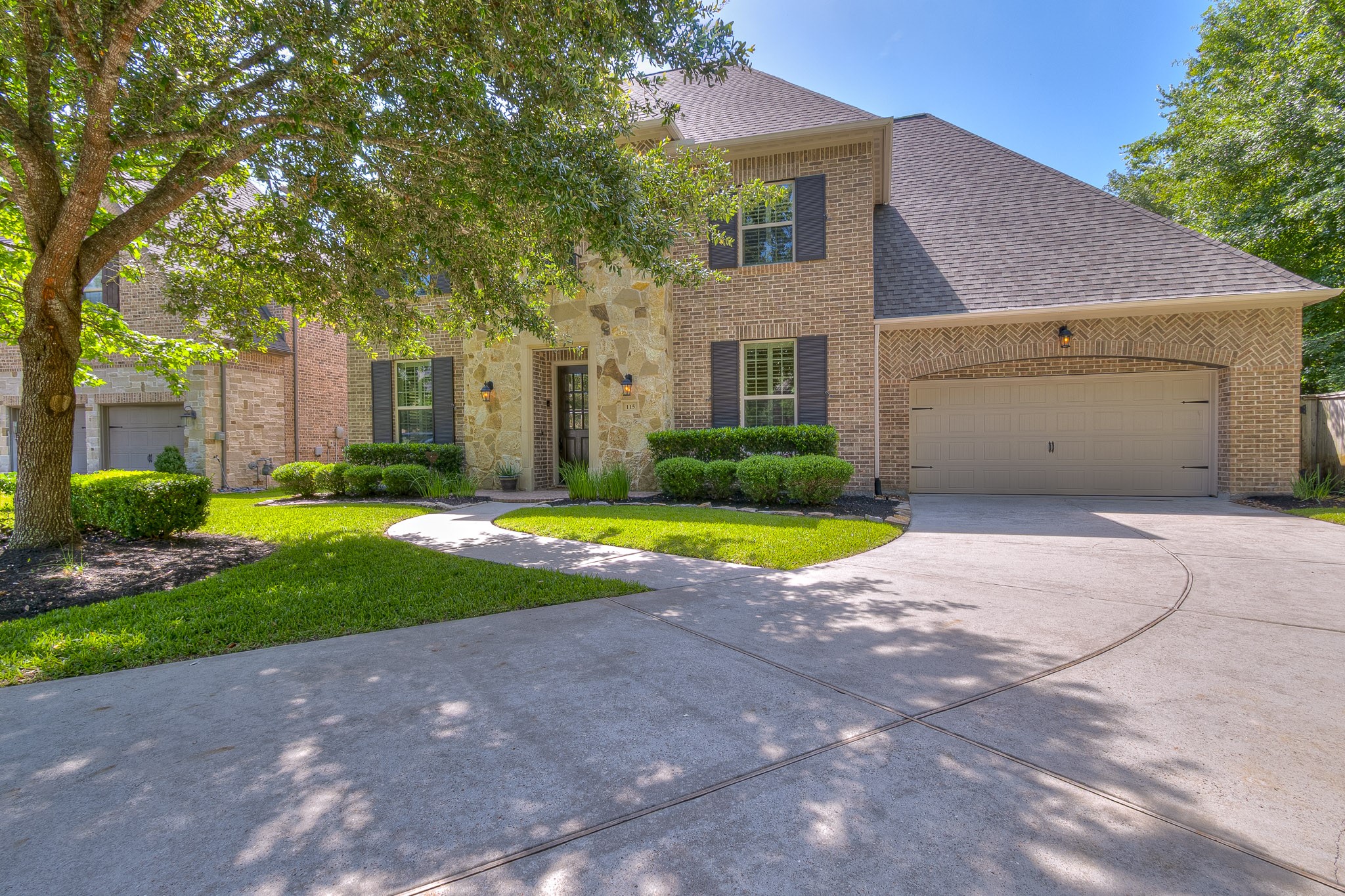 115 Sanibel Crest Place Property Photo 3