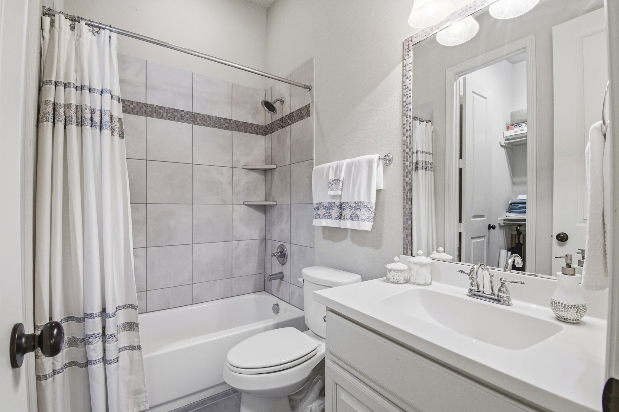 115 Sanibel Crest Place Property Photo 17