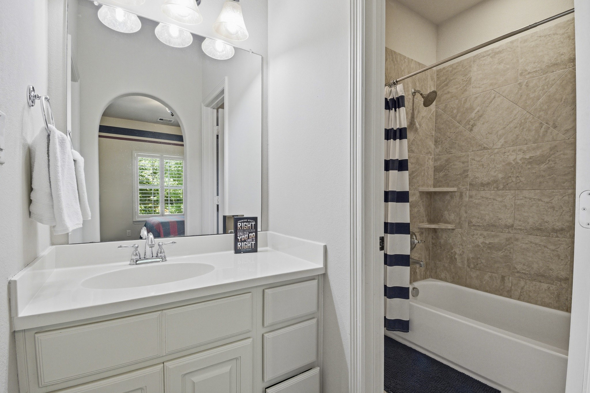 115 Sanibel Crest Place Property Photo 41