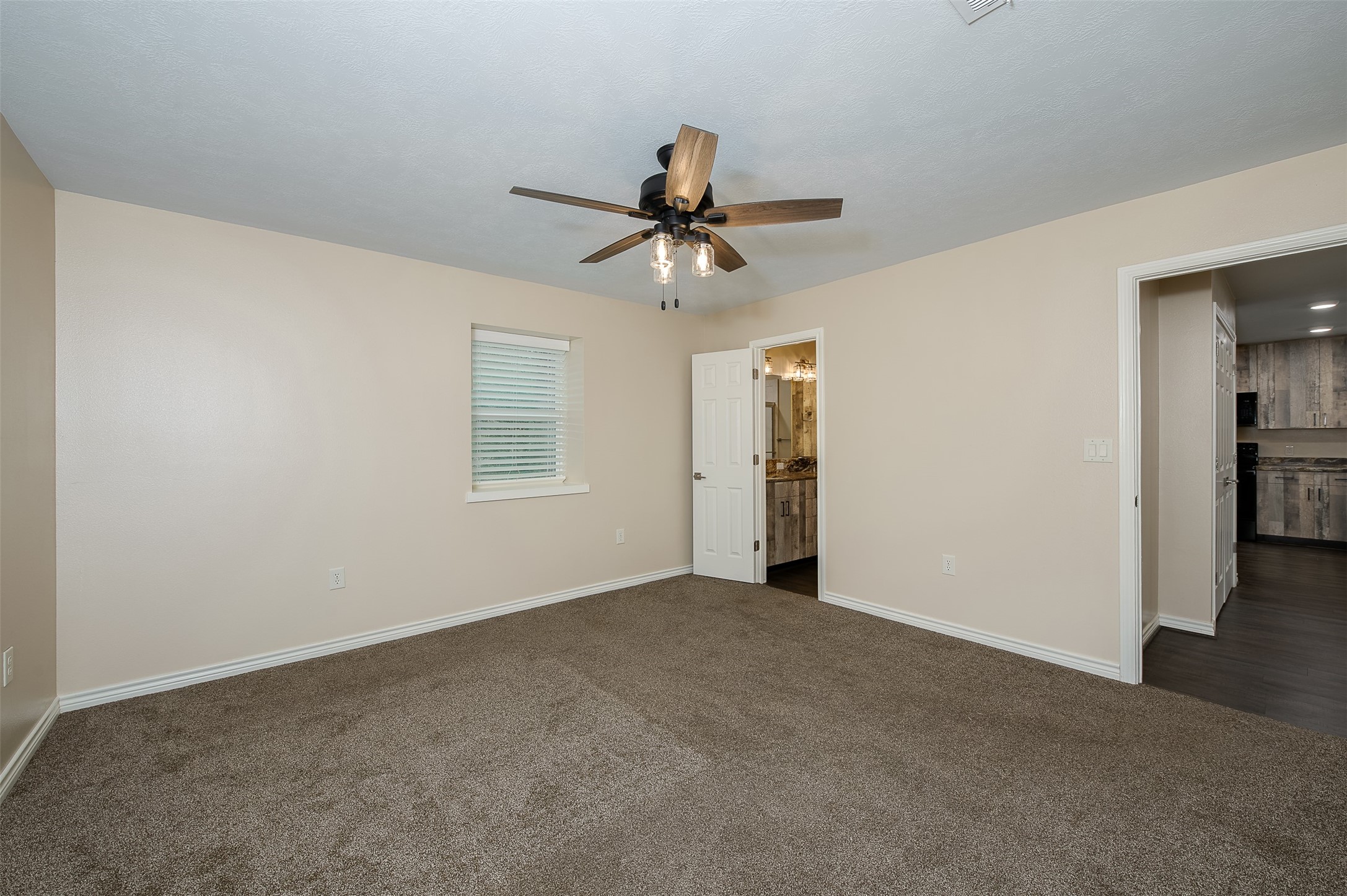 11428 Debbie Lane Property Photo 20