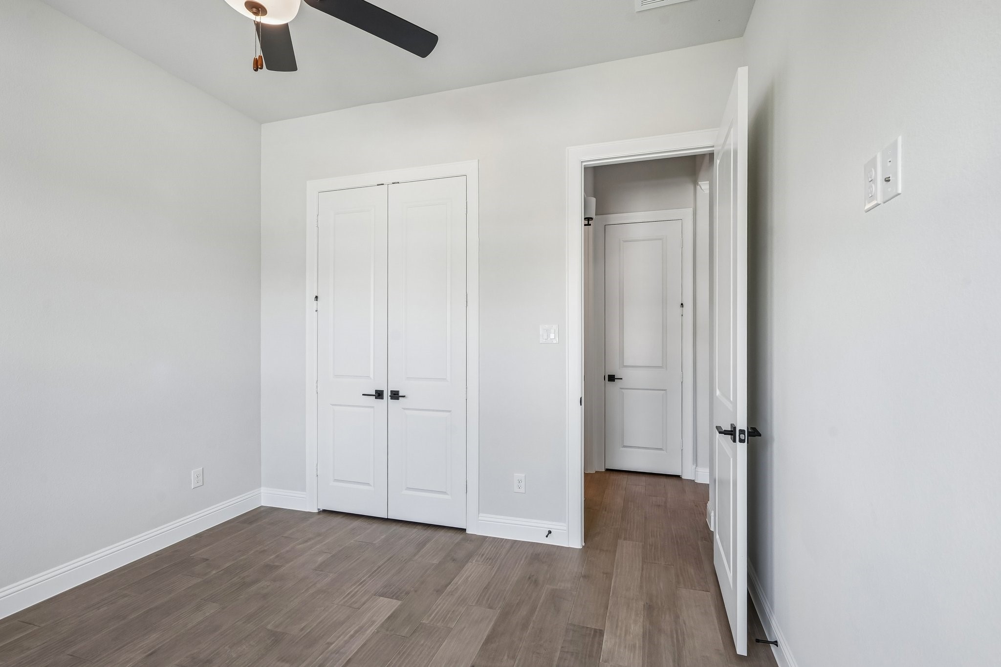 9802 Hunters Run Drive Property Photo 6