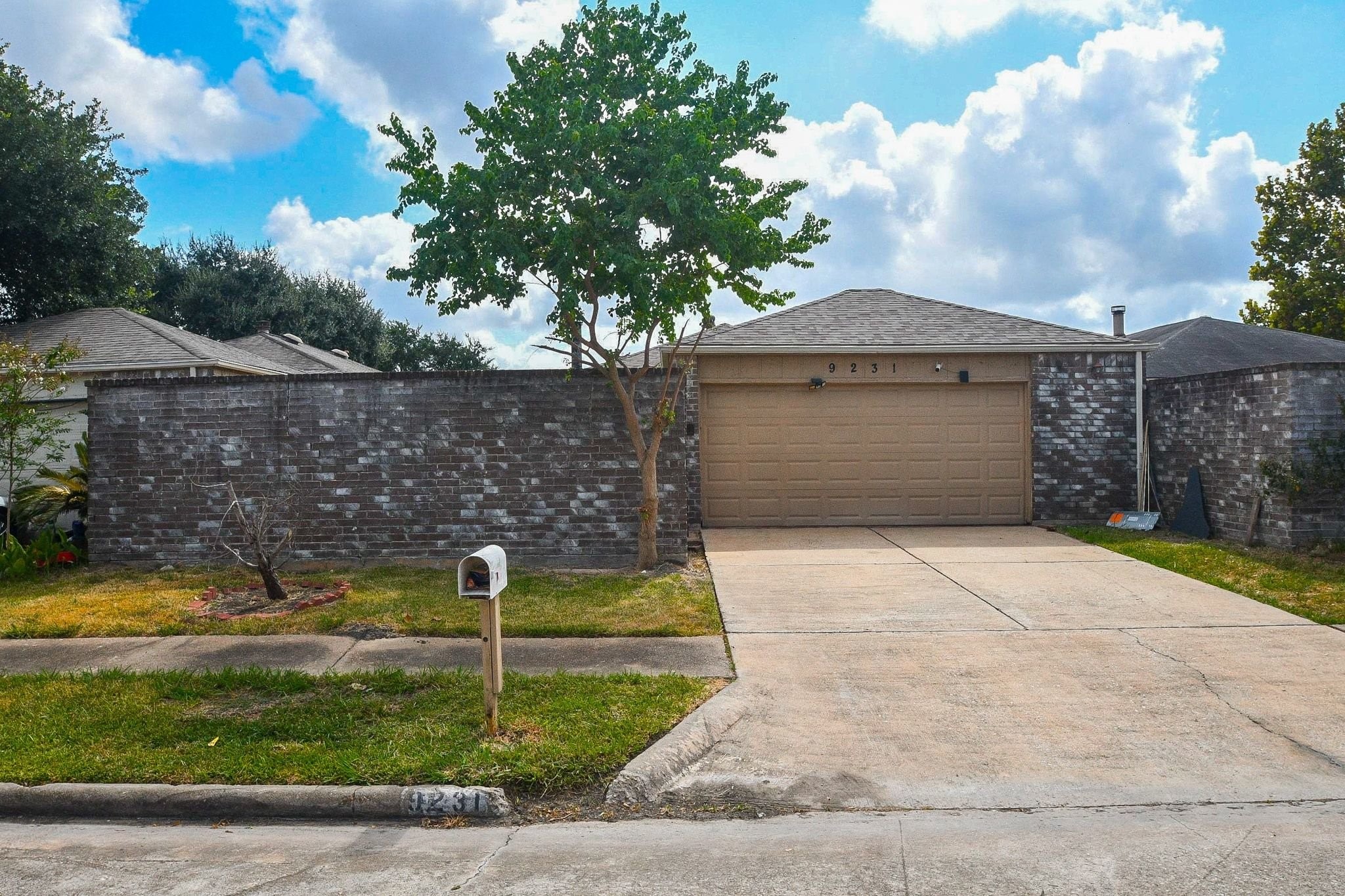 9231 Homeland Drive Property Photo 1
