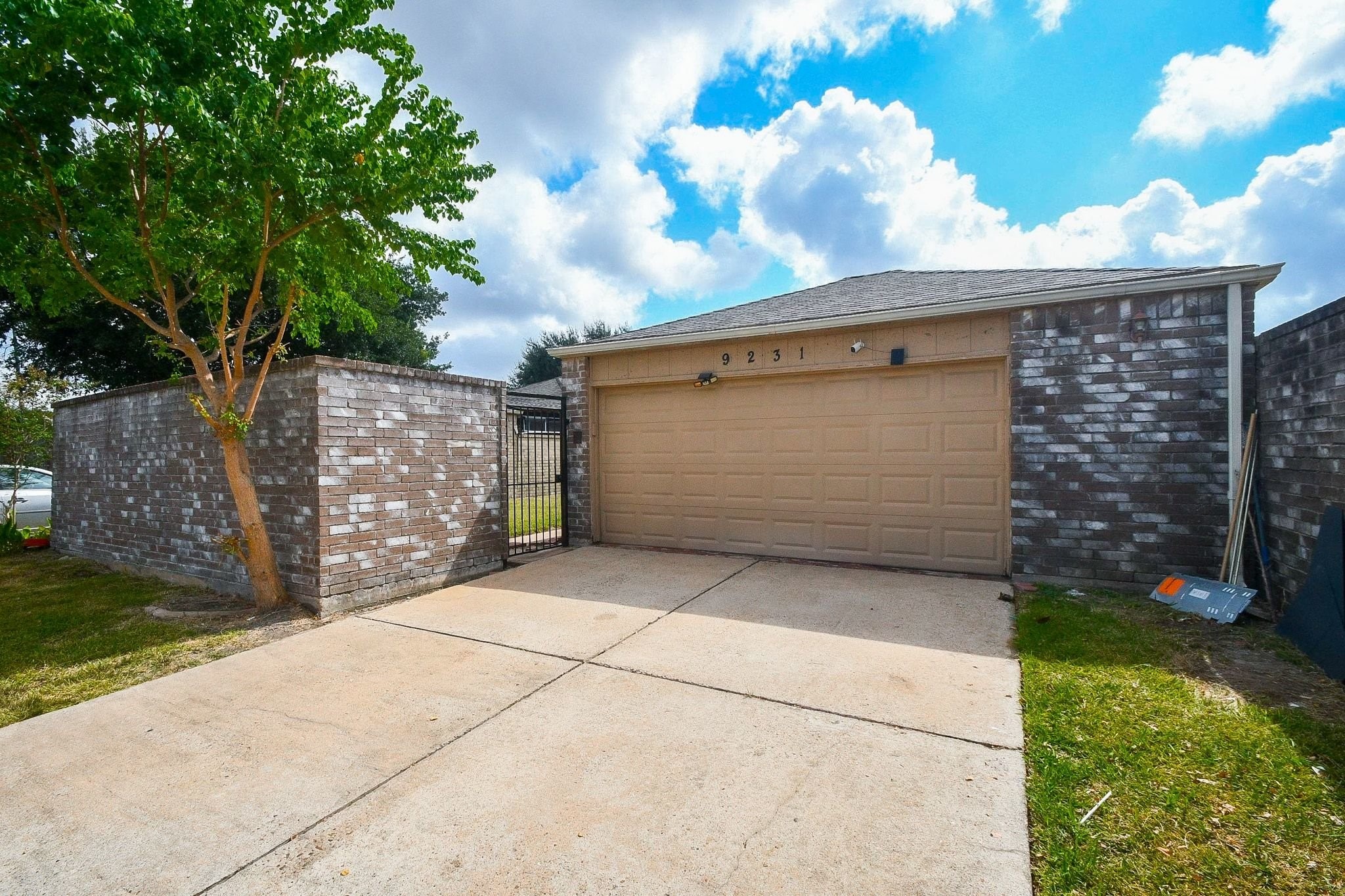 9231 Homeland Drive Property Photo 2