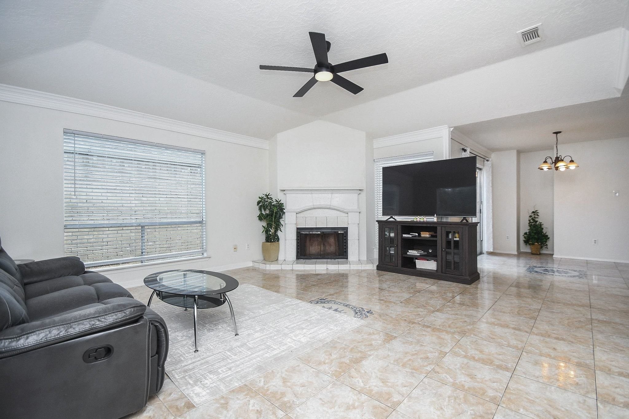 9231 Homeland Drive Property Photo 4