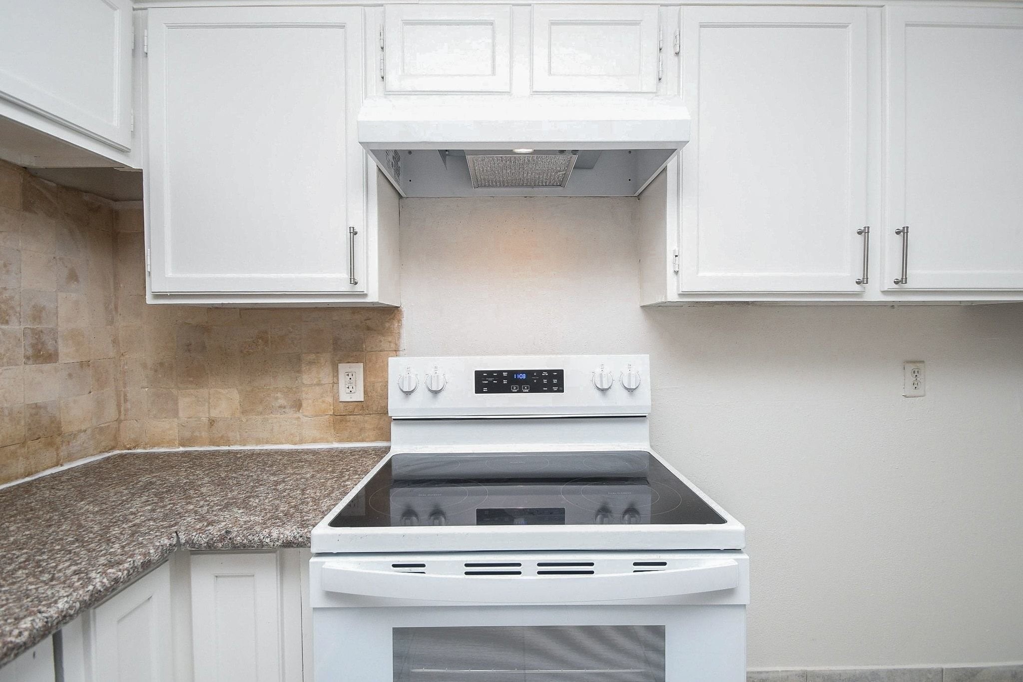 9231 Homeland Drive Property Photo 6
