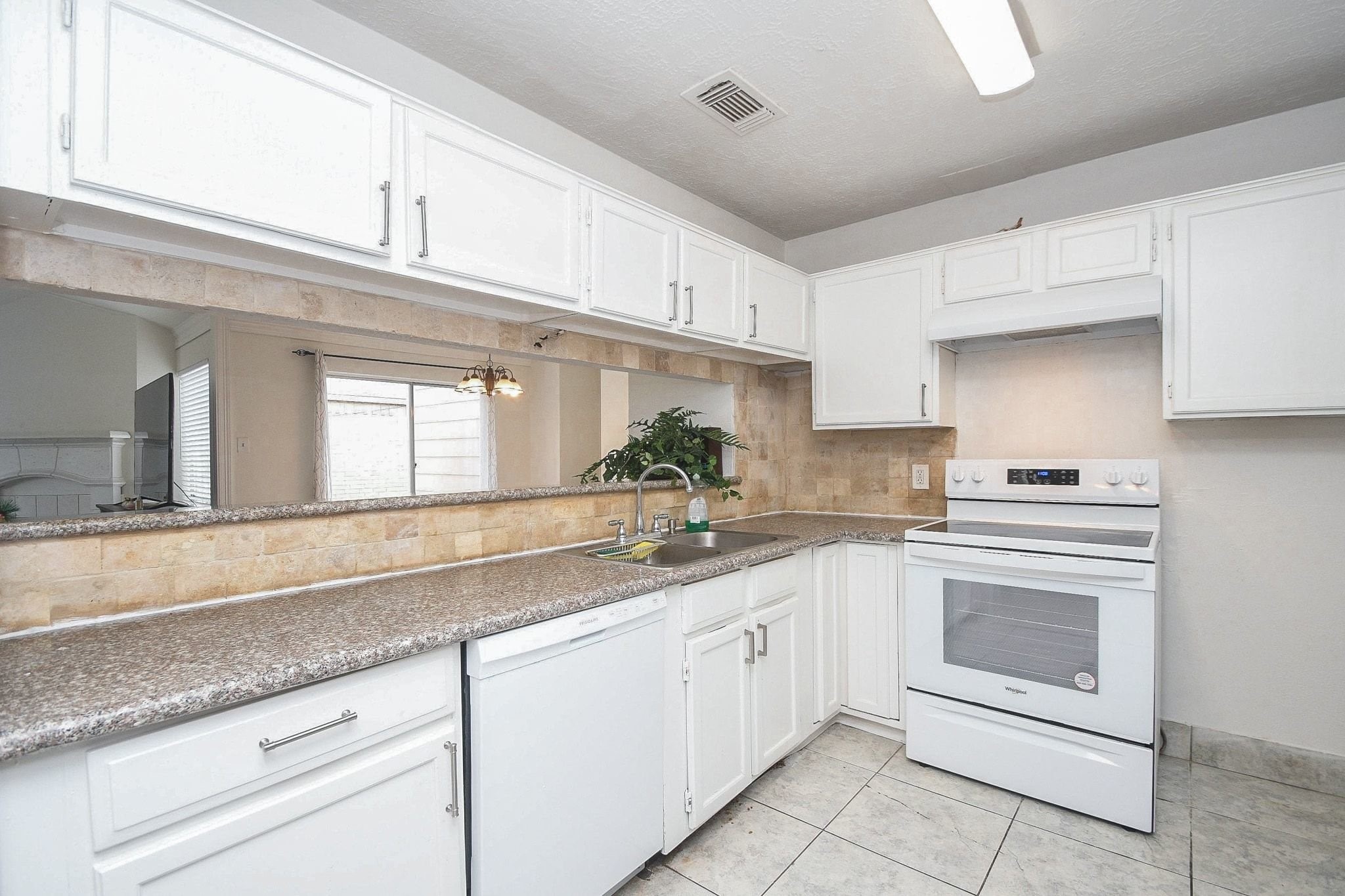 9231 Homeland Drive Property Photo 7
